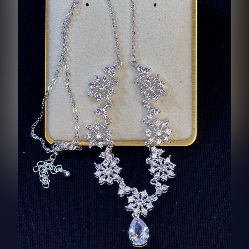 Sparkling Crystal Necklace Made with Swarovski Crystals - Picture 9 of 10